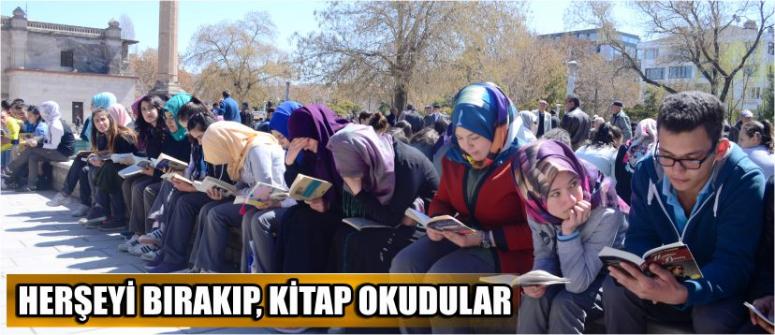 Herşeyi Bırakıp, Kitap Okudular