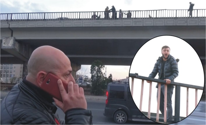 Bıçakla Köprüye Çıkan Genci Polis, Telefon Görüşmesiyle İkna Etti