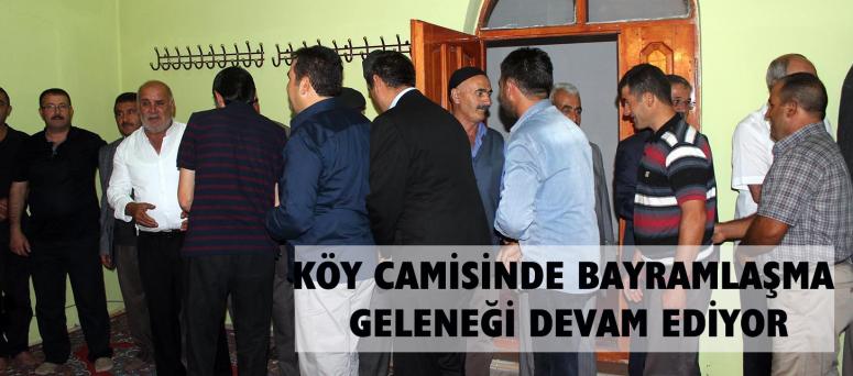 KÖY CAMİSİNDE BAYRAMLAŞMA GELENEĞİ DEVAM EDİYOR