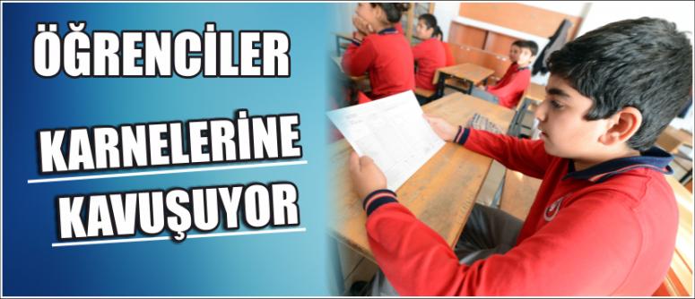 Öğrenciler Karnelerine Kavuşuyor