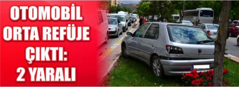 Otomobil Orta Refüje Çıktı: 2 Yaralı