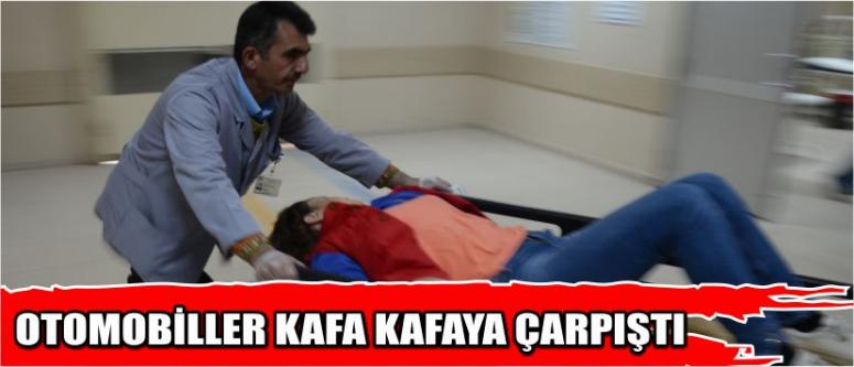 Otomobiller Kafa Kafaya Çarpıştı