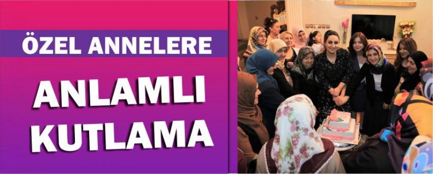 Özel Annelere Anlamlı Kutlama 