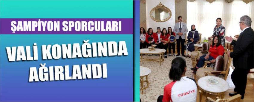 Şampiyon Sporcuları Vali Konağında Ağırlandı