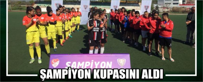 Şampiyon Kupasını Aldı