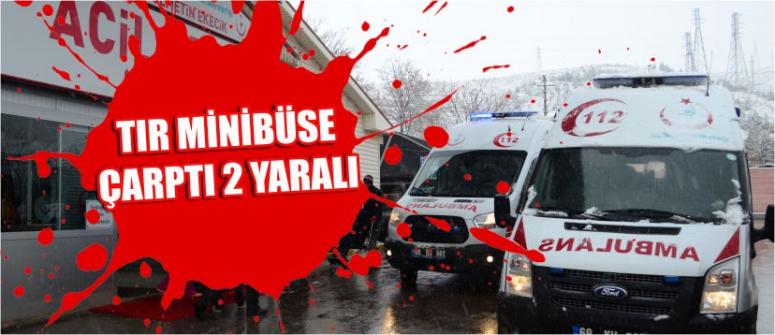 Tır Minibüse Çarptı 2 Yaralı