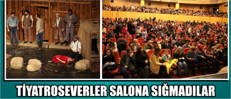 Tiyatroseverler Salona Sığmadılar
