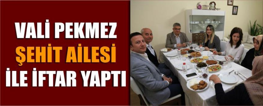 Vali Pekmez Şehit Ailesi İle İftar Yaptı