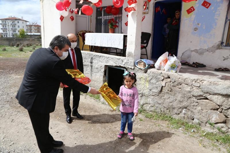 Vali Amcaları Çocukları Unutmadı