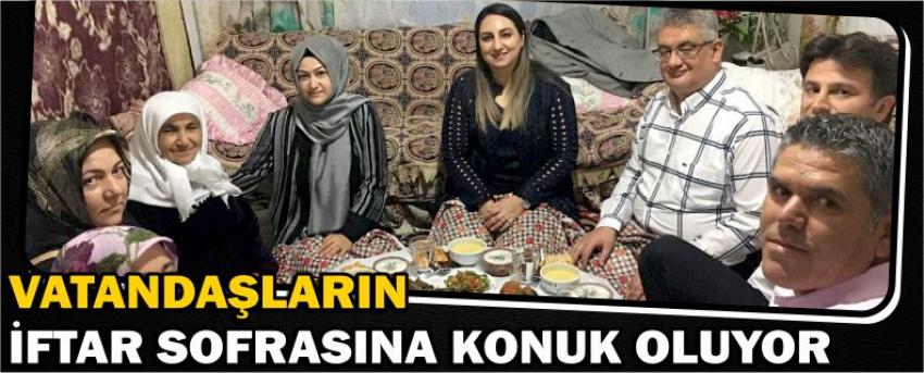 Vatandaşların İftar Sofrasına Konuk Oluyor