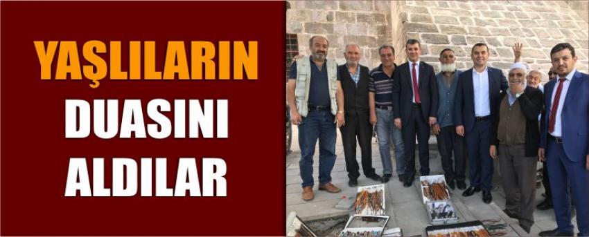 Yaşlıların Duasını Aldılar
