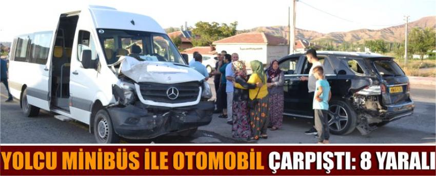Yolcu Minibüs İle Otomobil Çarpıştı: 8 Yaralı